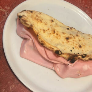 Pizza-Brot mit Mortadella